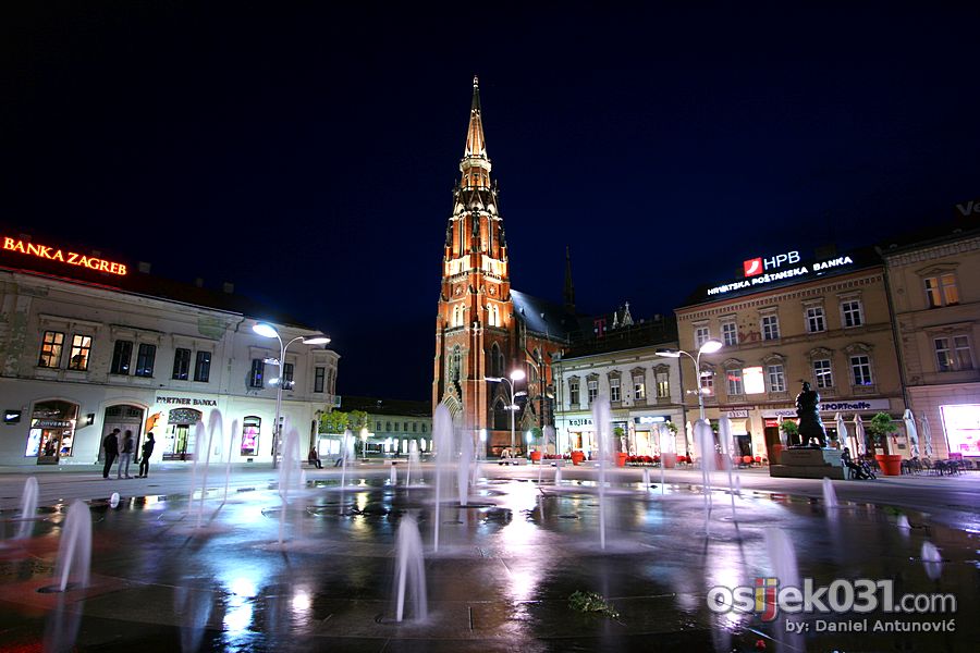 Osijek u noi

Foto: [b]Daniel Antunovi[/b]

Kljune rijei: osijek noc