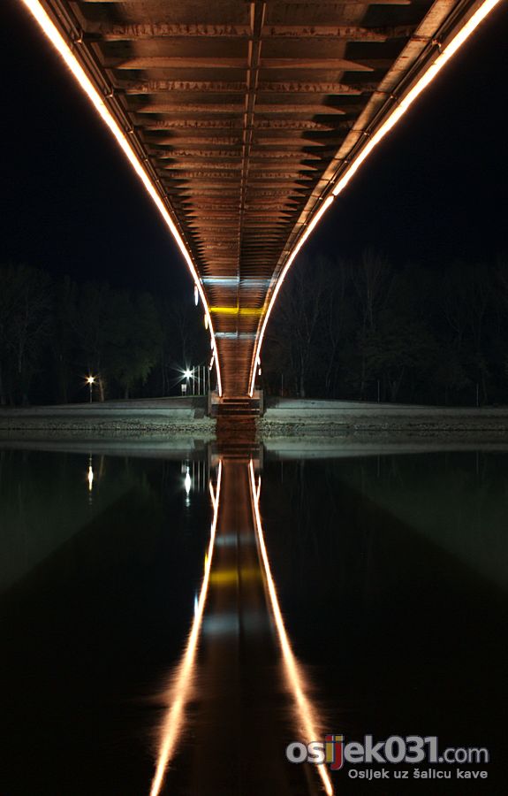 Ispod mosta

Foto: [b]Domagoj Buljan[/b]

Kljune rijei: ispod-mosta