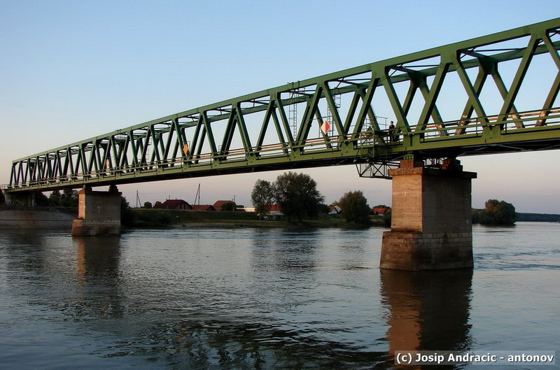Most

Foto: Josip Andrai - Antonov

Kljune rijei: most