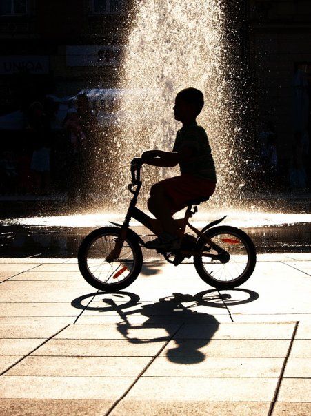 Vonja

Foto: [b]Kristijan Kro[/b]

Kljune rijei: voznja fontana sjena
