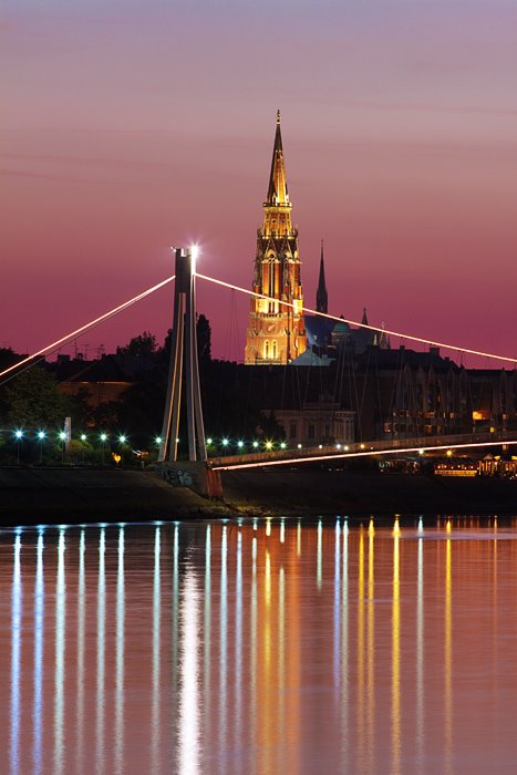 Osijek u noi

Foto: [b]Vladimir ivkovi[/b]

Kljune rijei: katedrala osijek most 