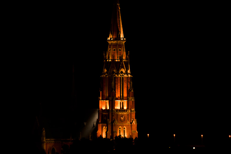 No

Foto: Pecaro

Kljune rijei: noc katedrala mrak