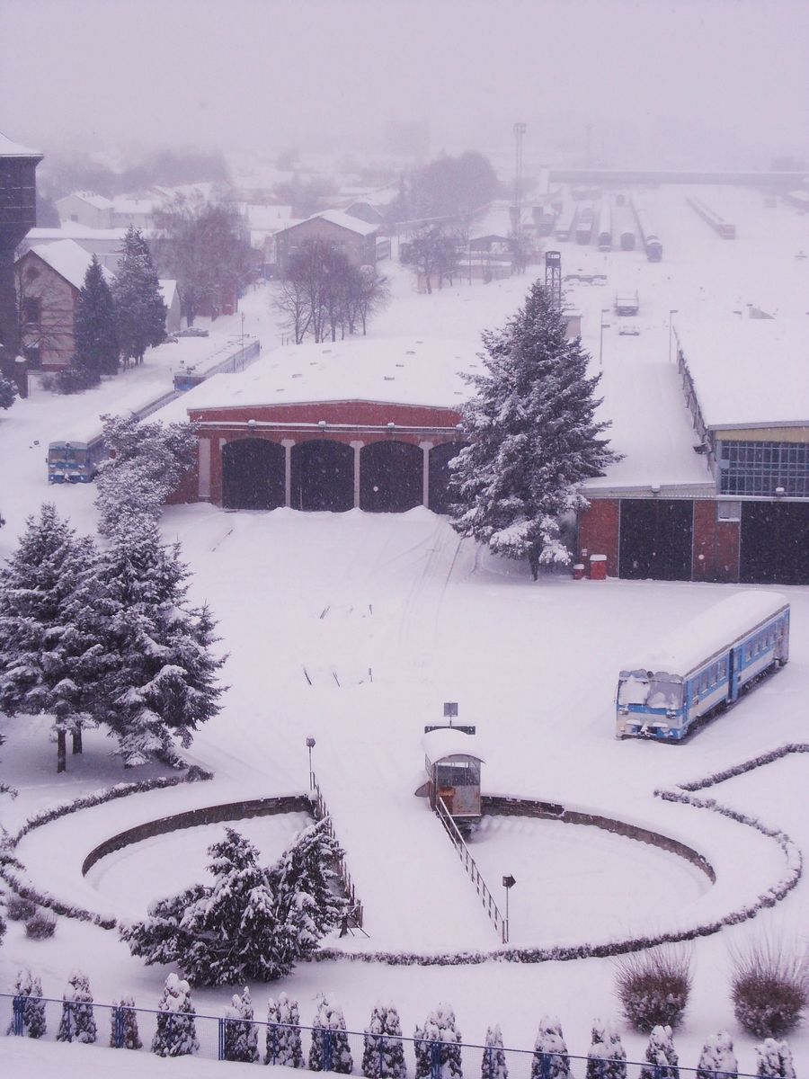 Vlak u snijegu

Foto: [b]Mateja Brankovi[/b]

Kljune rijei: vlak snijeg zima