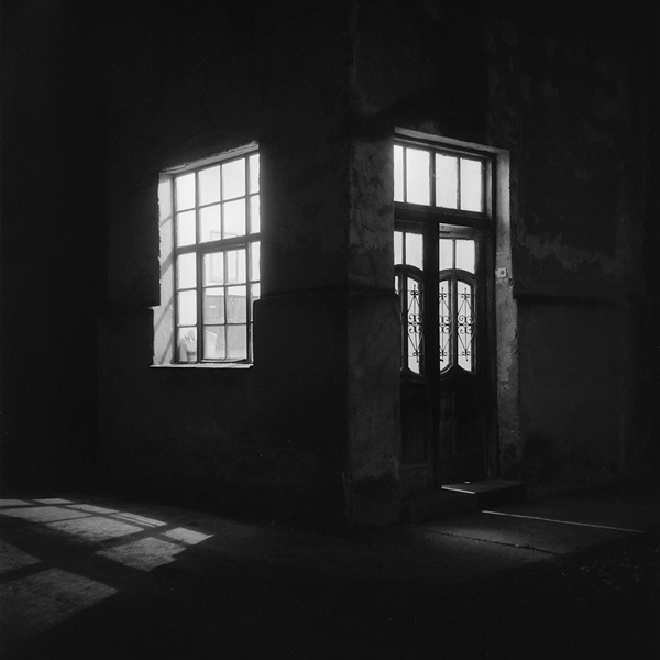 Tiho svjetlo

Foto: [url=www.artz.tk/]Vladimir ivkovi[/url]

Kljune rijei: crno bijeli svjetlo vrata