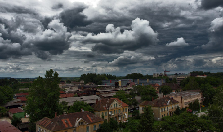 Iznad grada

Foto: [b]Tomislav Paveli[/b]

Kljune rijei: oblak panorama 