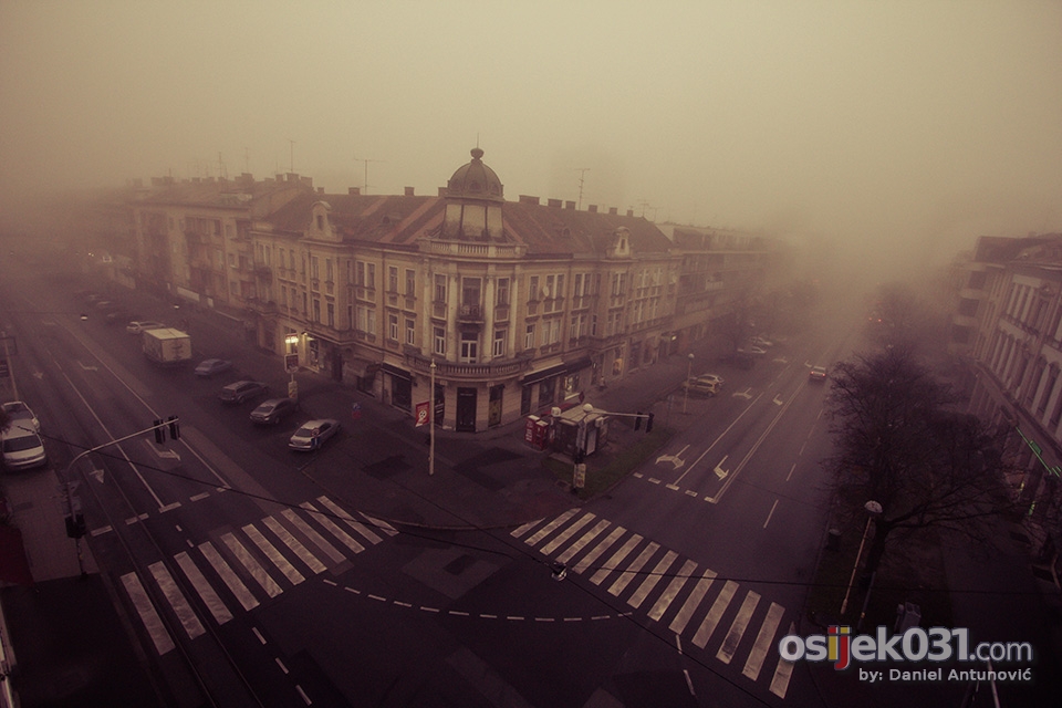 Magla

Foto: [b]Daniel Antunovi[/b]

Kljune rijei: magla jesen