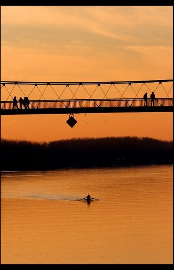 Odlazak

Foto: Samir Kurtagi 

Kljune rijei: Ljudi Most Vesla