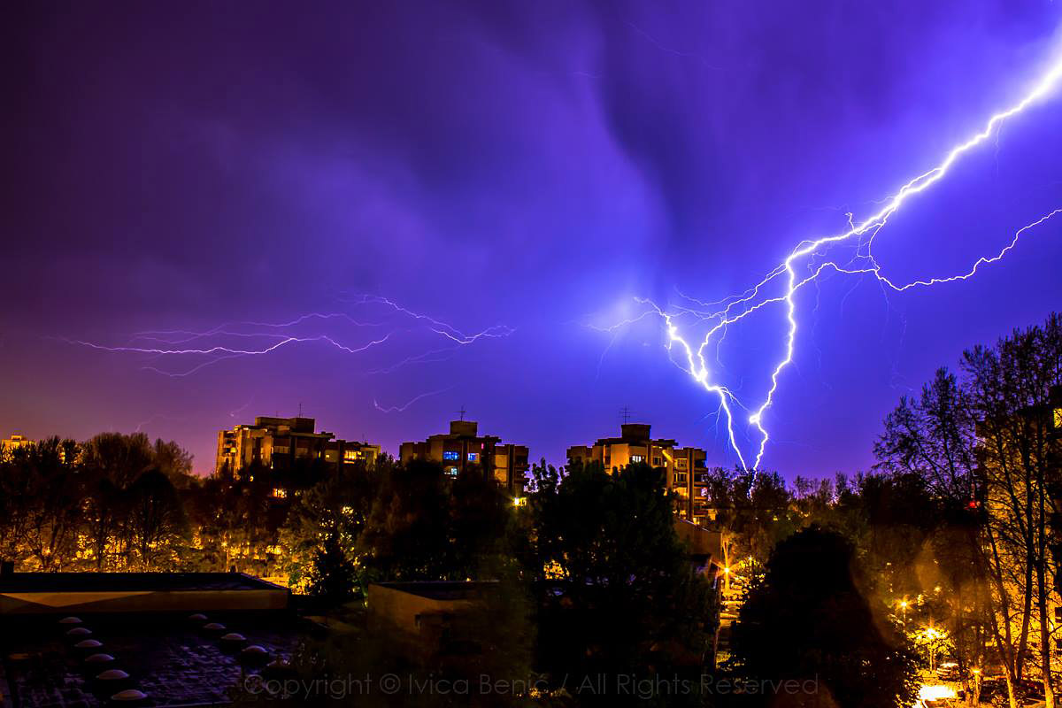 Munje nad gradom

Foto: Ivica Beni

Kljune rijei: Nebo Munje Nevrijeme