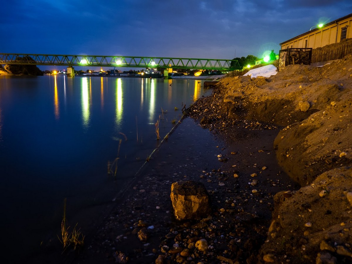 No je..

Foto: Marko Pavii

Kljune rijei: Noc Most Svjetla Priroda Drava Voda