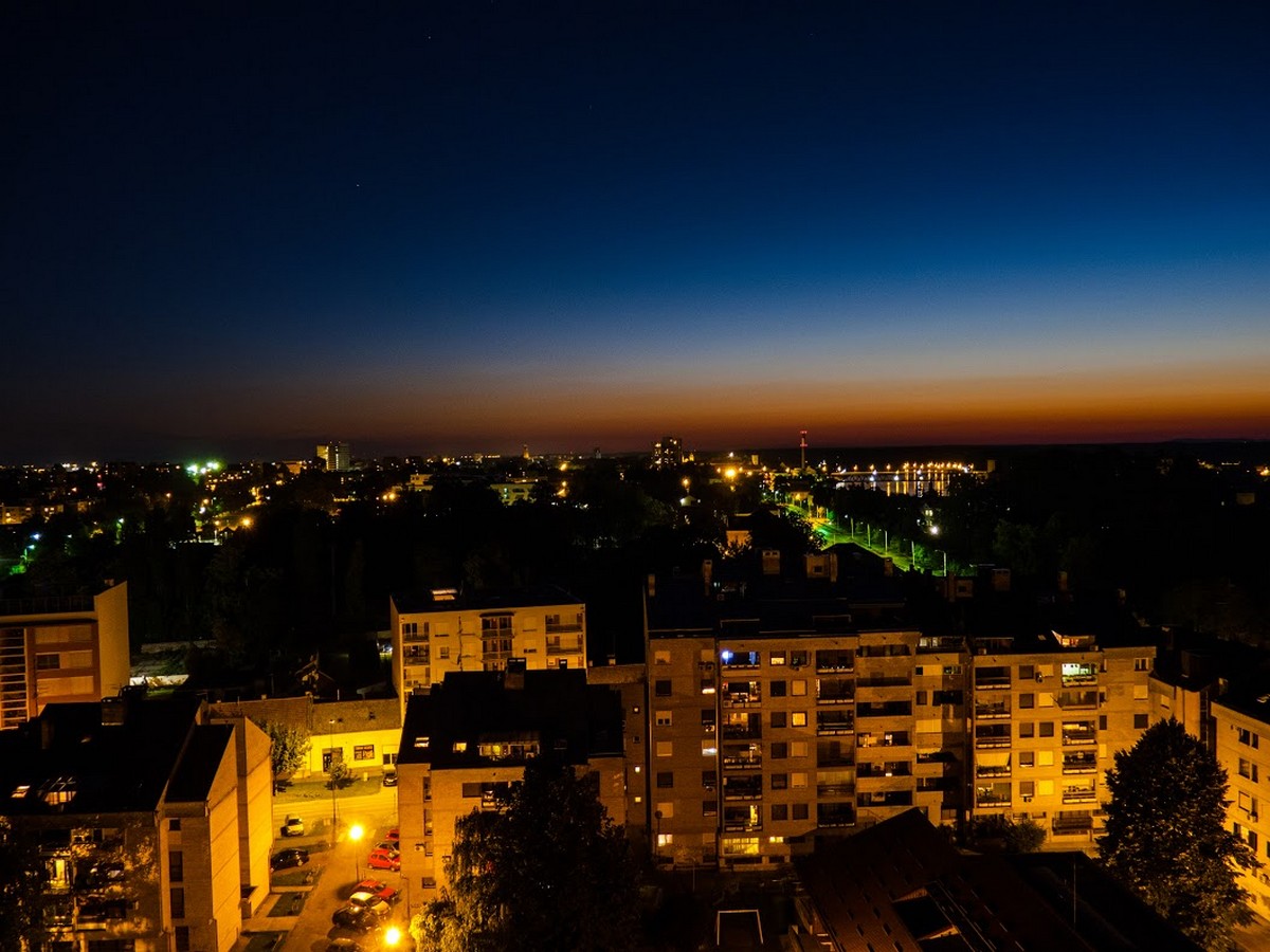 No u gradu na Dravi

Foto: Marko Pavii

Kljune rijei: Grad Noc Svjetla Promet Zgrade