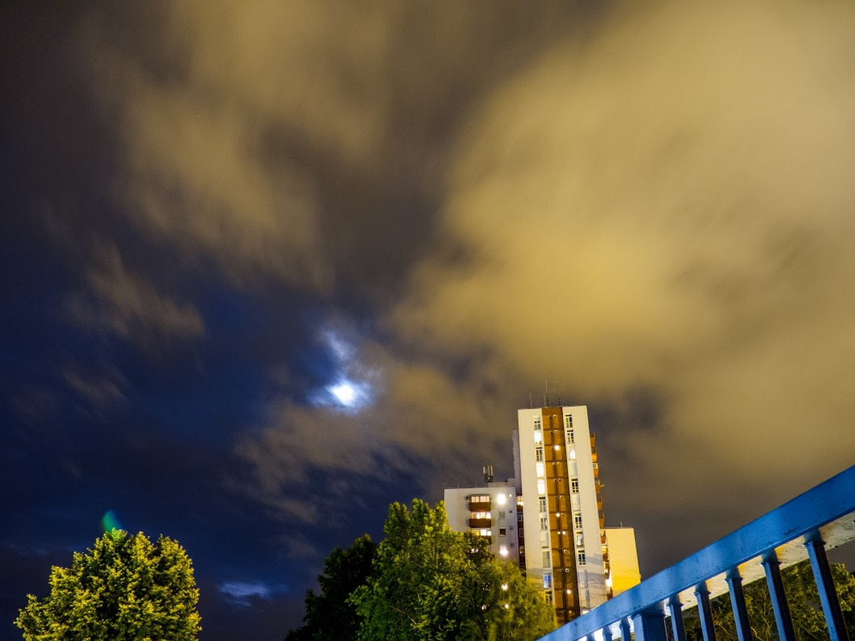 Probijanje kroz oblake

Foto: Marko Pavii

Kljune rijei: Oblaci Noc Mjesec Priroda