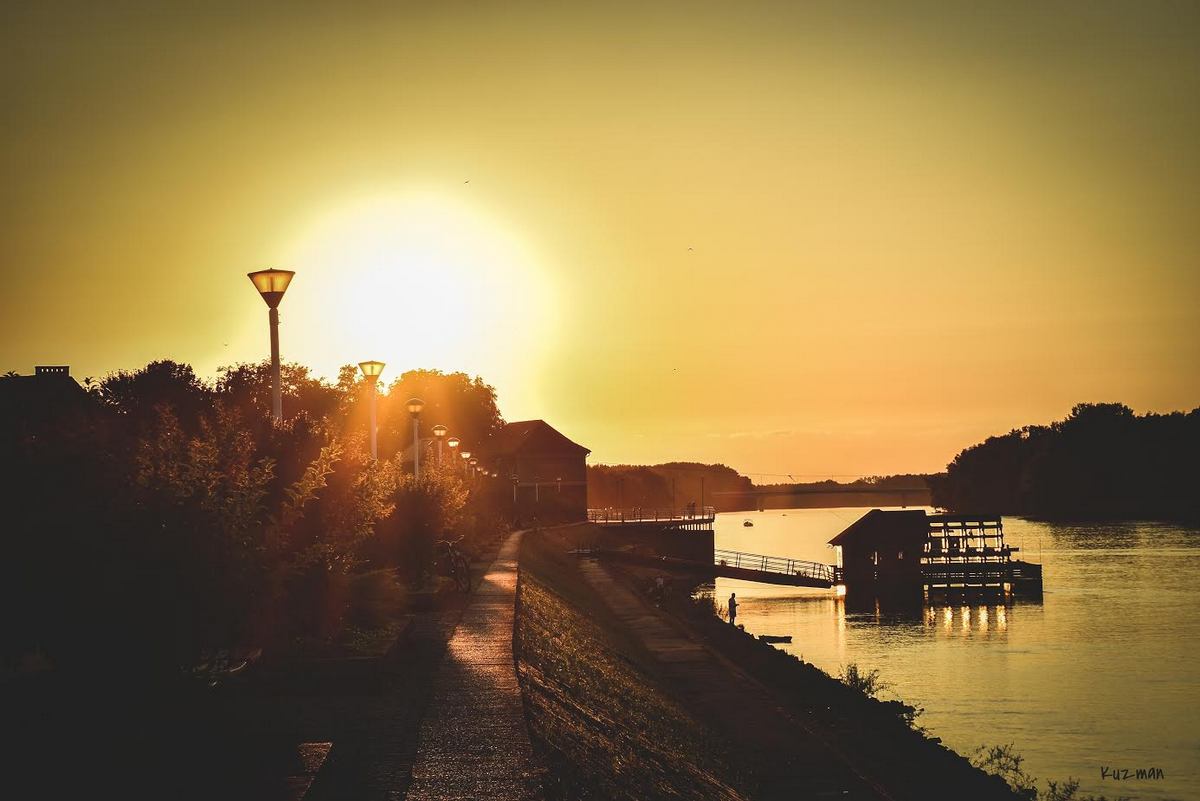 Zlatni grad

Foto: Branimir Kuzman

Kljune rijei: Sunce Grad Drava Rijeka Ljeto