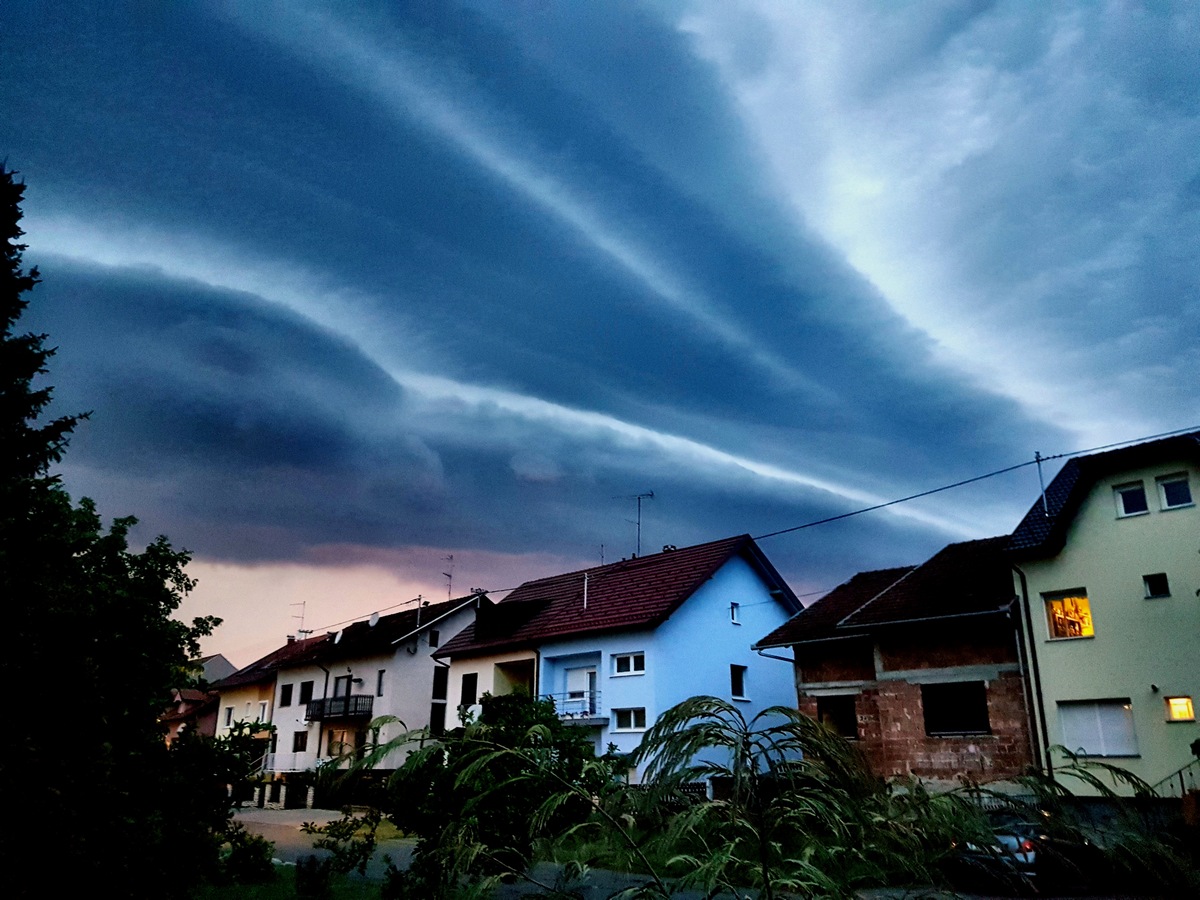 Poslije kie

Foto: Sanja Sergo

Kljune rijei: Oblaci Nebo Priroda
