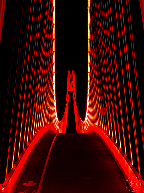 Pocrvenio je

Foto: Marko Pavii


Kljune rijei: Most Boje Drava Noc