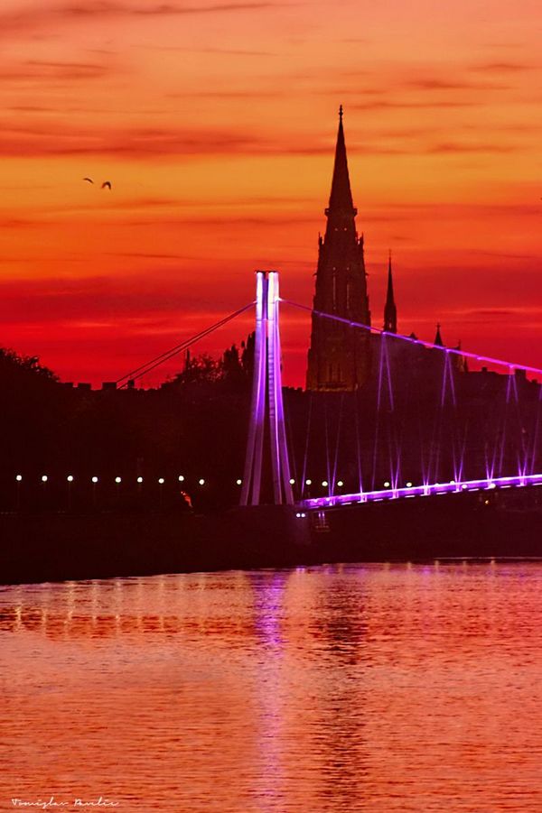Crveni grad

Foto: Tomislav Paveli

Kljune rijei: Most Drava Noc Priroda