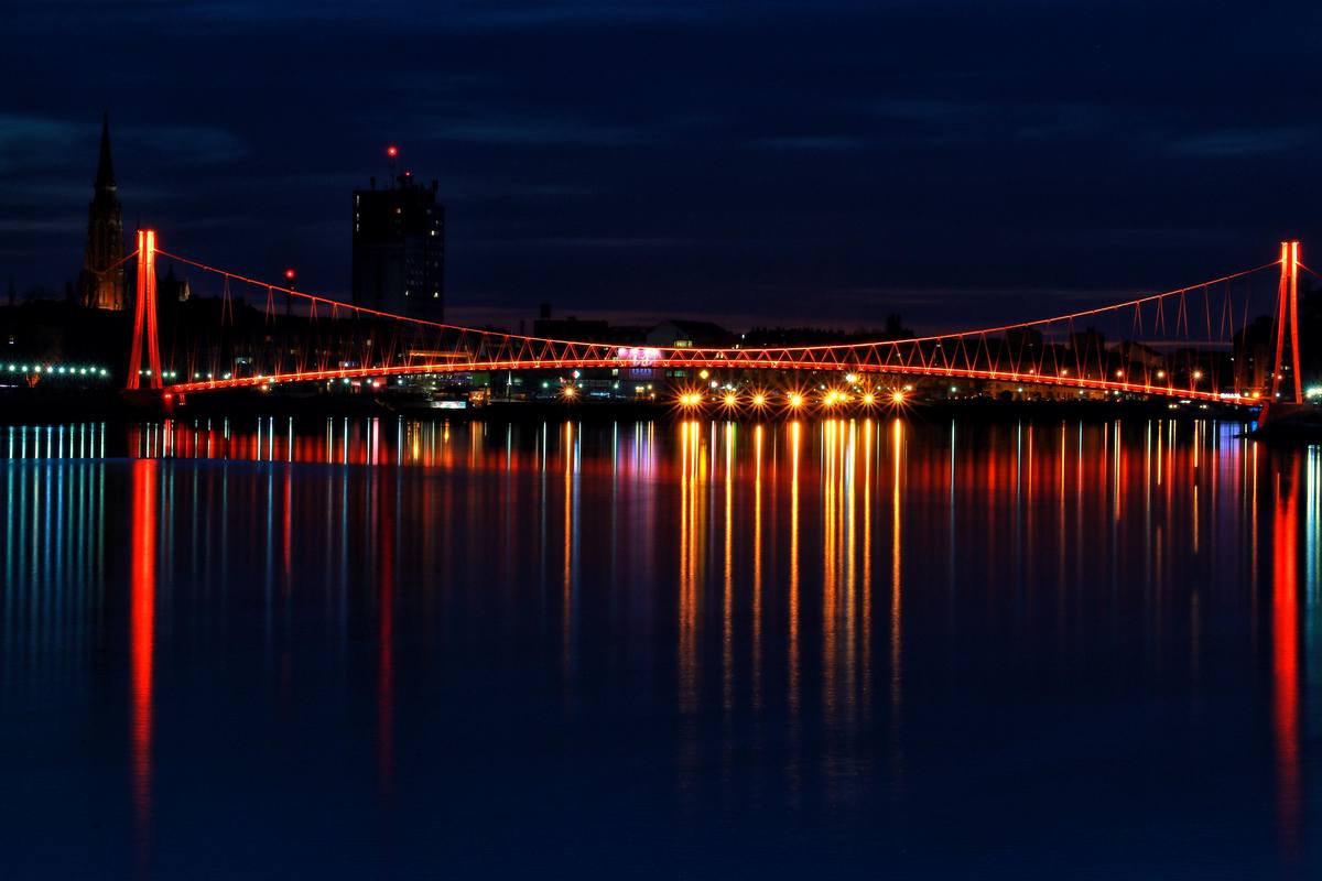 Crveni most

Foto: Johann Maj

Kljune rijei: Most Drava Noc Priroda