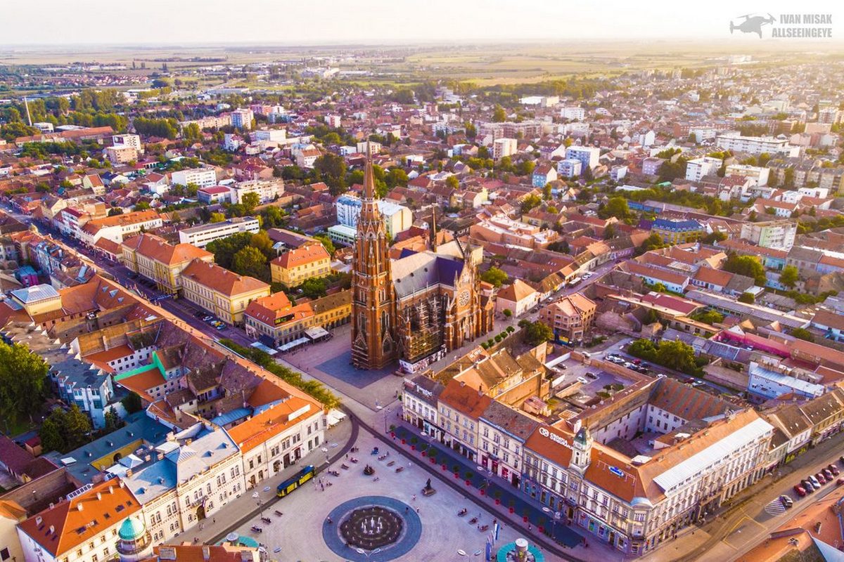 Iz zraka

Foto: Ivan Misak

Kljune rijei: Konkatedrala Trg Zracna Priroda