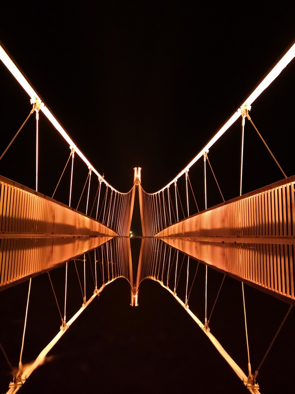 Odsjaj

Foto: Lidija Na

Kljune rijei: Most Noc Odsjaj