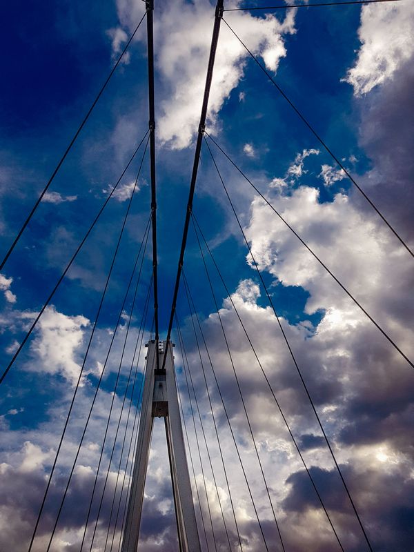 Oblaci

Foto: Alen Galo

Kljune rijei: Oblaci Most Nebo Proljece