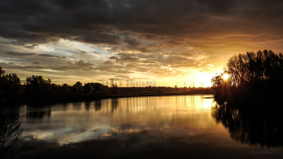 Zlatno nebo

Foto: Dario Voki

Kljune rijei: Priroda Zalazak Voda Drava