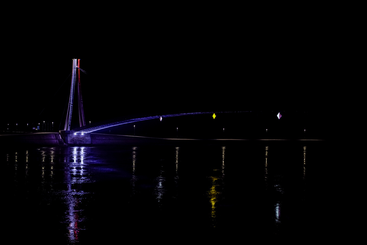 Pjeaki most

Foto: Sanijel Podnar

Kljune rijei: Most Drava Noc