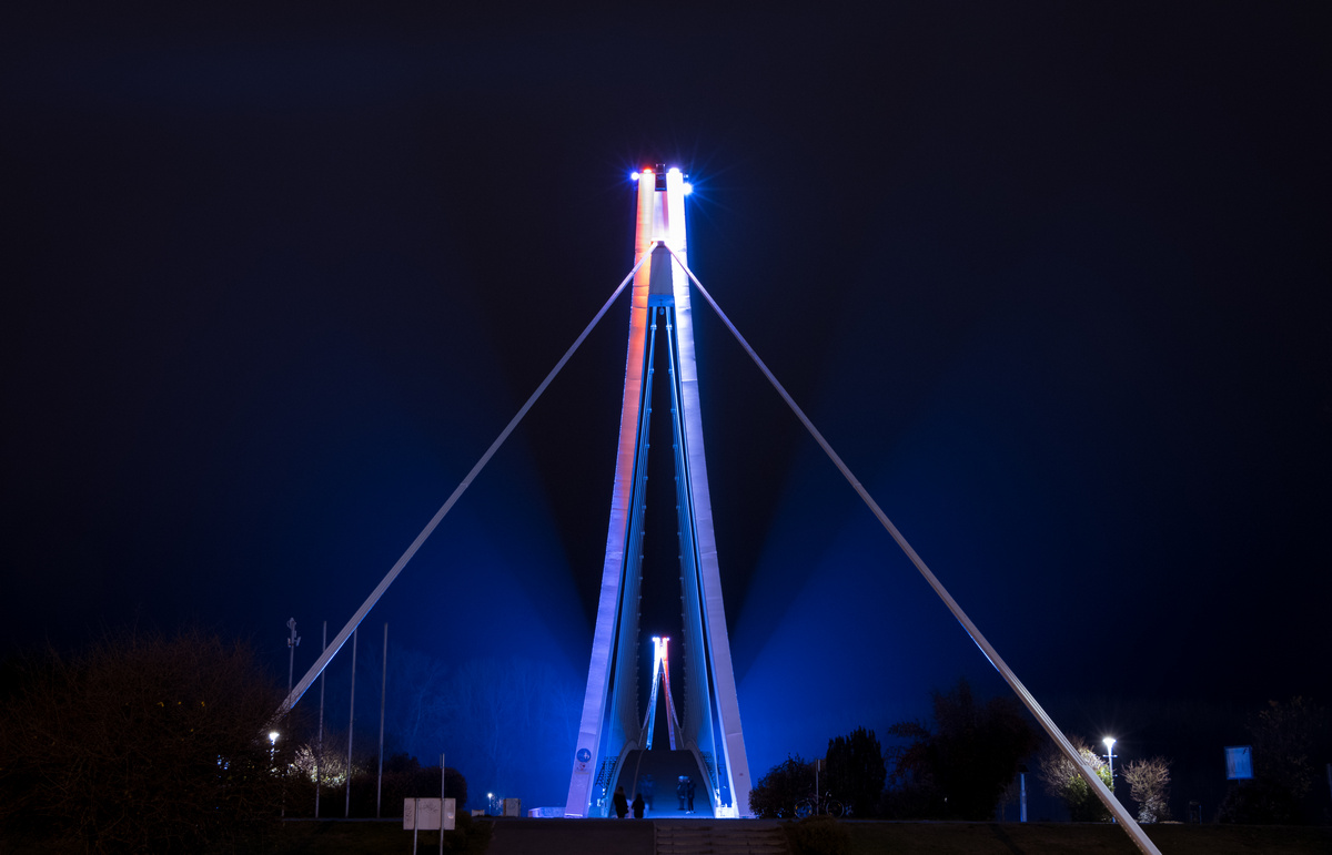 Plavi most

Foto: Kreimir Novinc

Kljune rijei: Pjesacki most Boje Drava Vecer