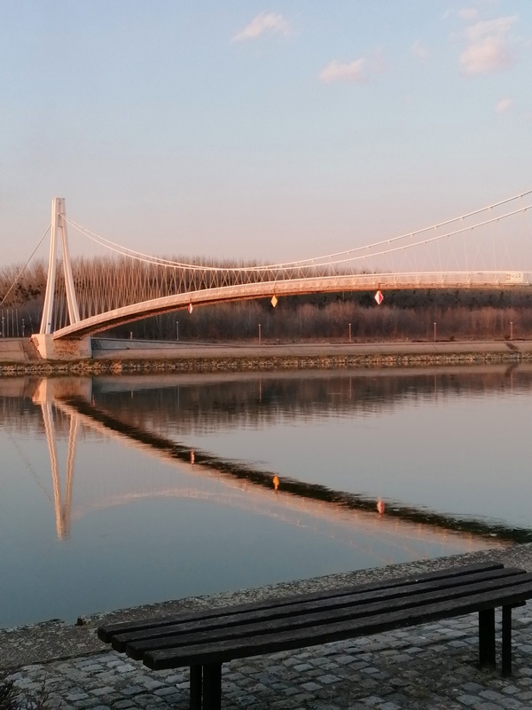 Pjeaki most

Foto: Kristina Domijan

Kljune rijei: Odsjaj Drava Pjesacki Most Priroda Klupa
