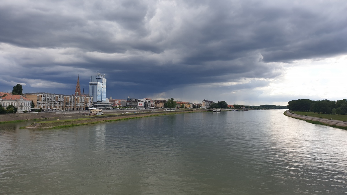 Oblaci nad gradom

Foto: Dragana Poznanovi


Kljune rijei: Most Drava Oblaci Grad