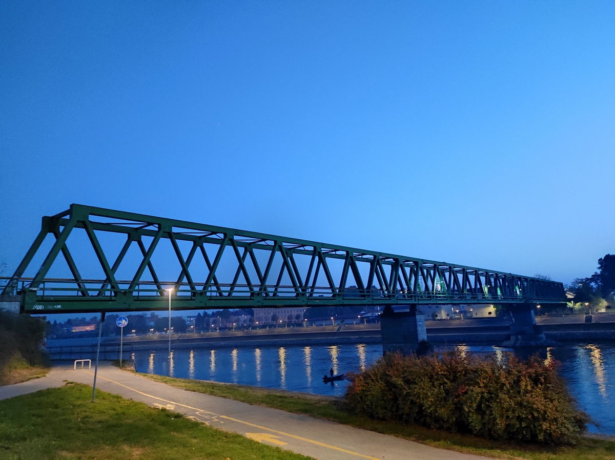 eljezniki most

Foto: Igor Josipovi

Kljune rijei: Zeljeznicki most Drava