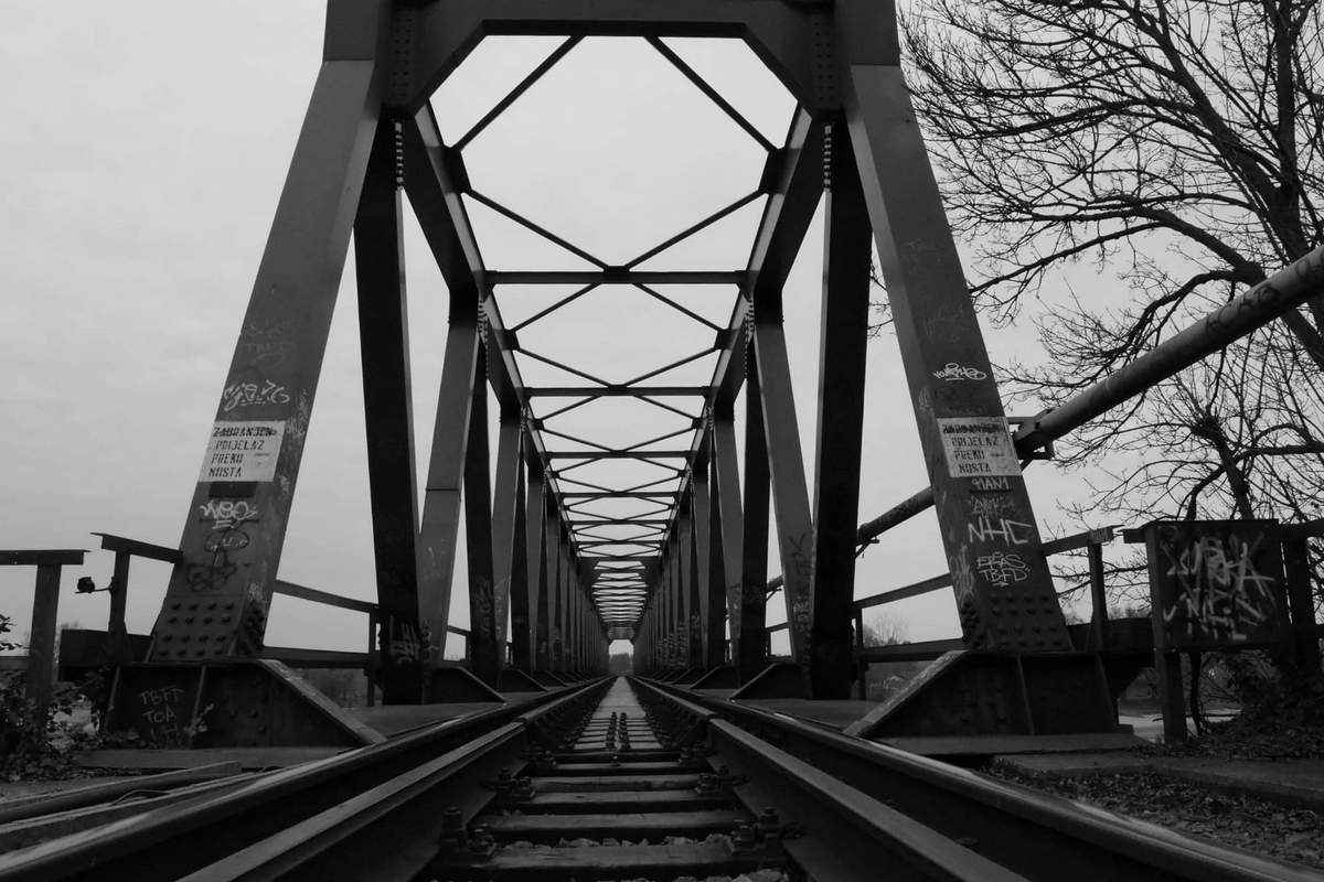 eljezniki most

Foto: Luka Dokozi

Kljune rijei: Zeljeznicki most Drava