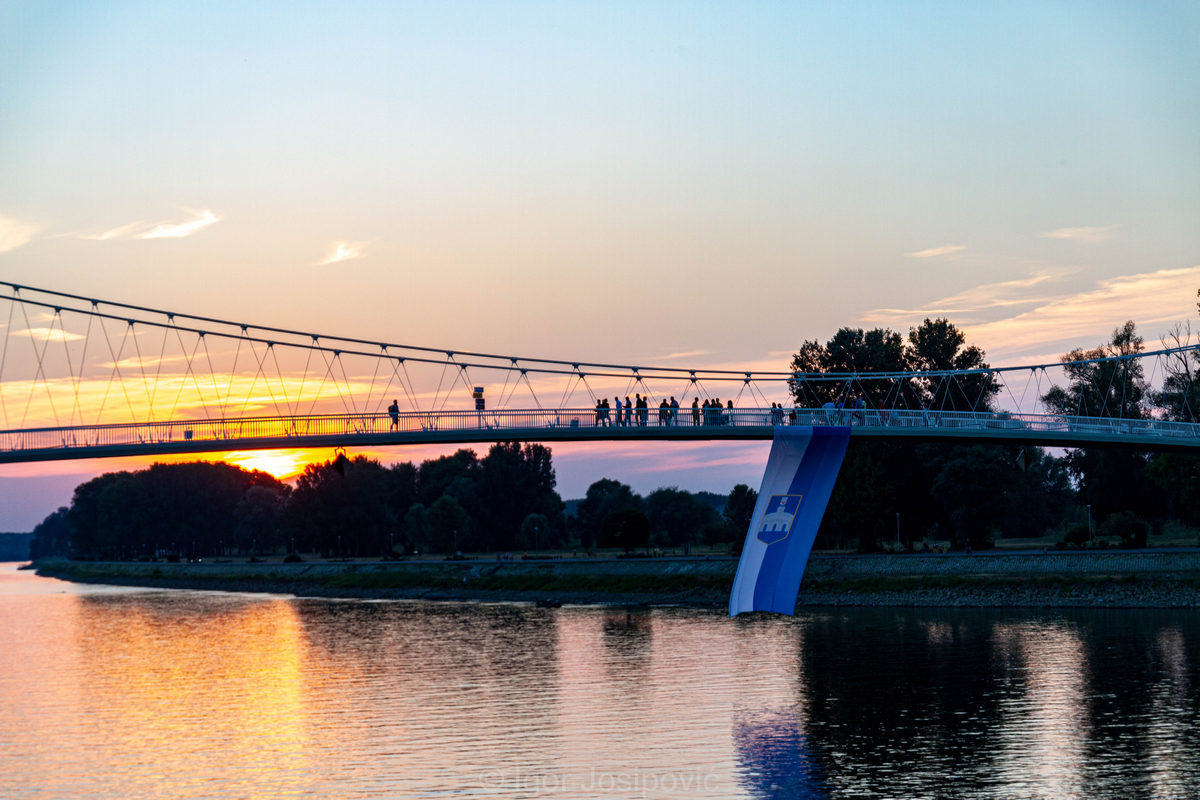 Pješački most

Foto: Igor Josipović

Ključne riječi: Pjesacki Most Drava Priroda Zalazak Zastava Obnova