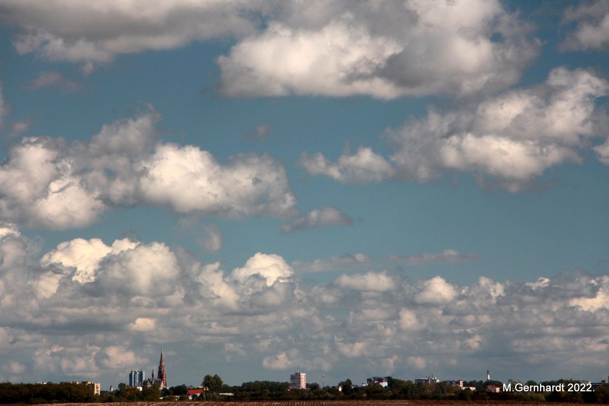 Oblaci

Foto: Marina Gernhardt

Kljune rijei: Grad Oblaci Nebo Priroda