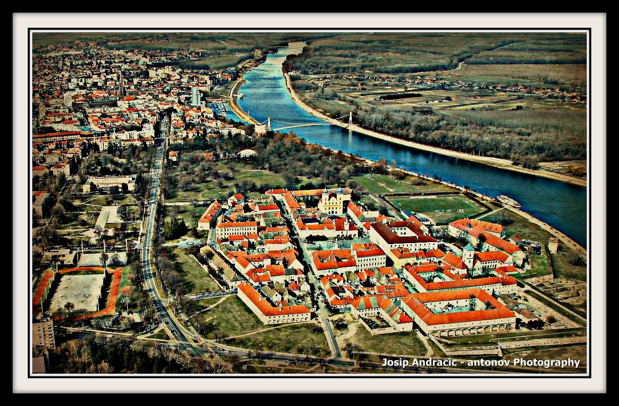 Crtani Osijek

Moj Osijek 
Foto: Josip Andrai - antonov

Kljune rijei: osijek tvrdja zrak