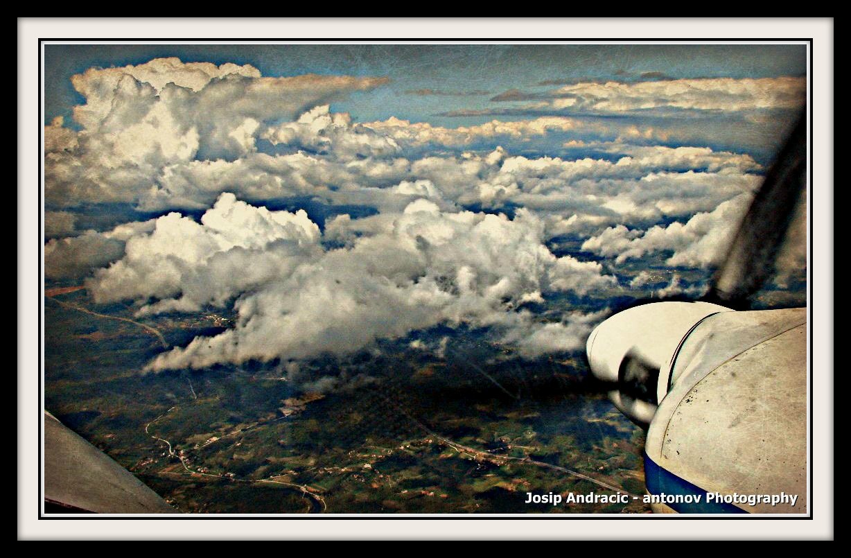 Meu oblacima
Foto: Josip Andrai - antonov

