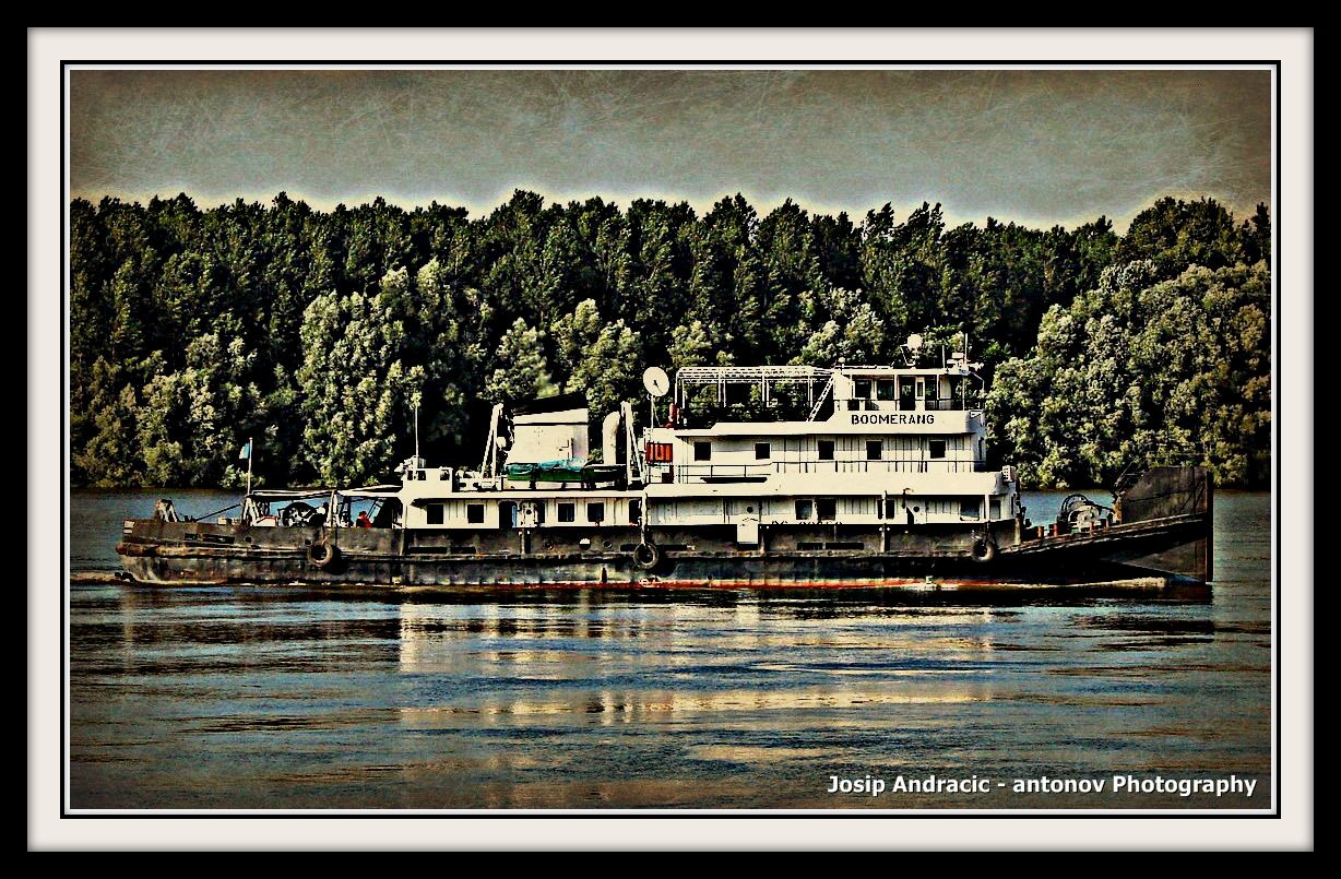 Teglja na Dunavu
Foto: Josip Andrai - antonov

