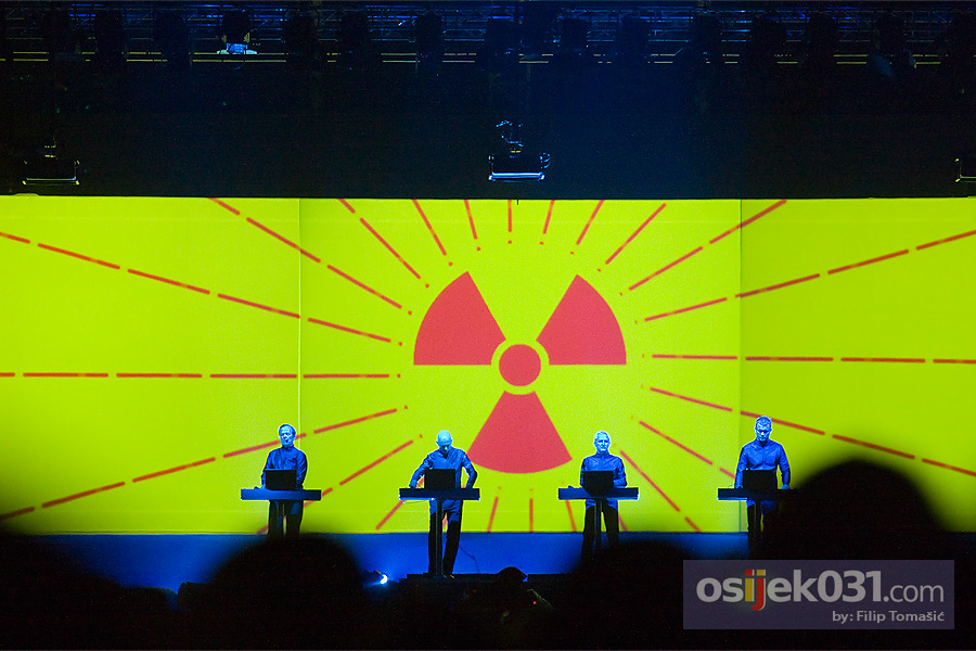 Kraftwerk @ Exit 2009

Kljune rijei: exit2009 kraftwerk festival report koncert
