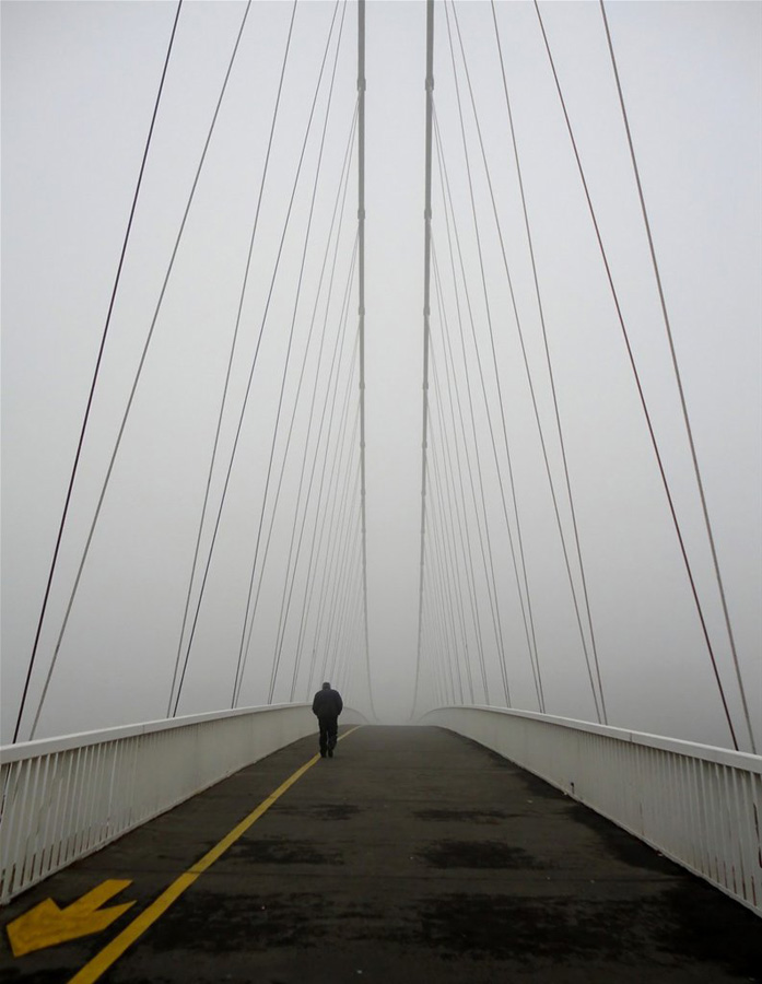 Put u nepoznato

Foto: Ruica Petrievi

Kljune rijei: magla most