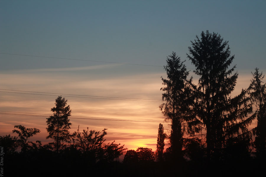 Zalazak

Foto: Dino Spai

Kljune rijei: zalazak sunce nebo
