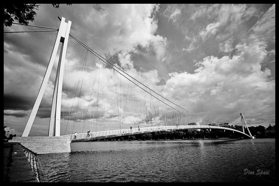 Pjeaki most

Foto: Dino Spai

Kljune rijei: most drava voda nebo