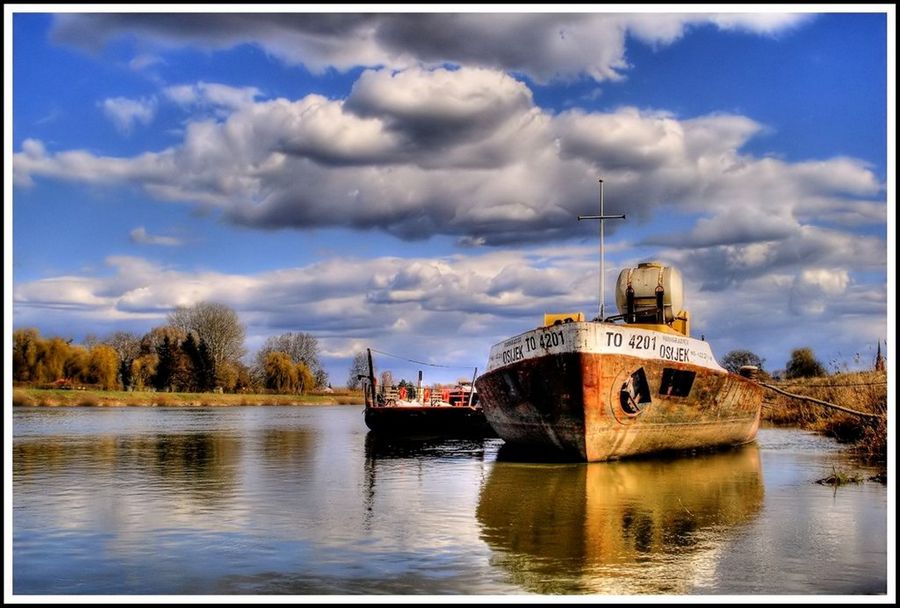 Brod na Dravi

Foto: Ruica Petrievi

Kljune rijei: brod drava osijek