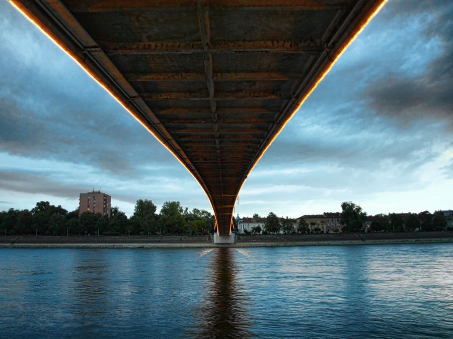 Ispod mosta

foto: Tomislav Antunovi

Kljune rijei: most osijek drava