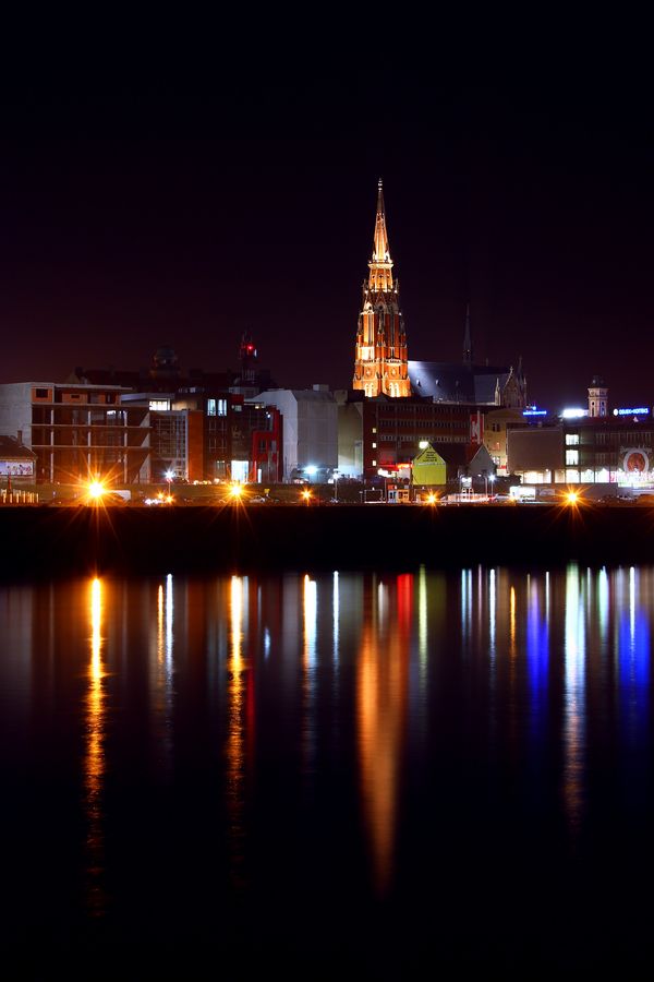 Osijek po mraku

Foto: Mario Saboli

Kljune rijei: osijek katedrala no drava