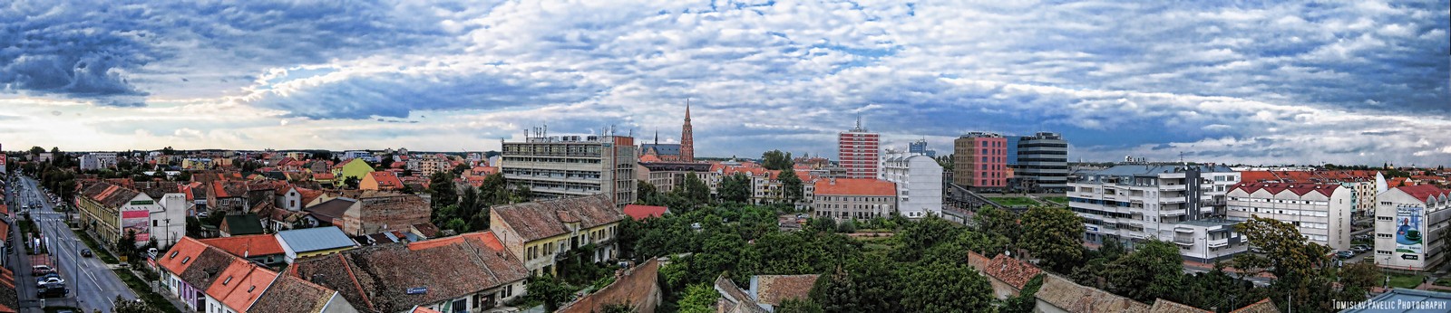 Krovovi grada

Foto: Tomislav Paveli

Kljune rijei: osijek panorama krovovi