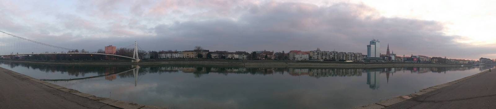 Panorama grada

Foto: Ivan Benc

Kljune rijei: osijek drava