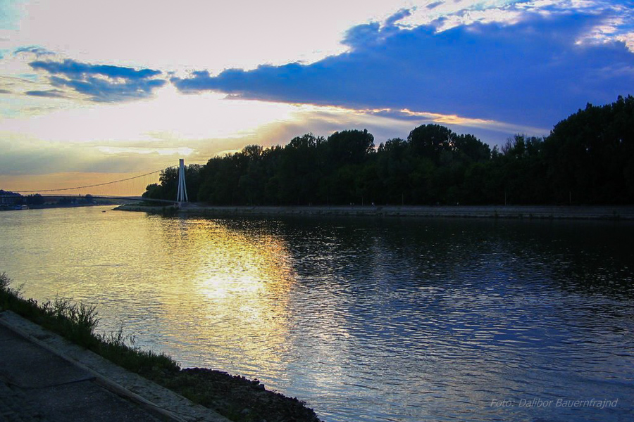 Posljednje zrake sunca..

Foto: Dalibor Bauernfrajnd

Kljune rijei: sunce drava zalazak boja boje jesen