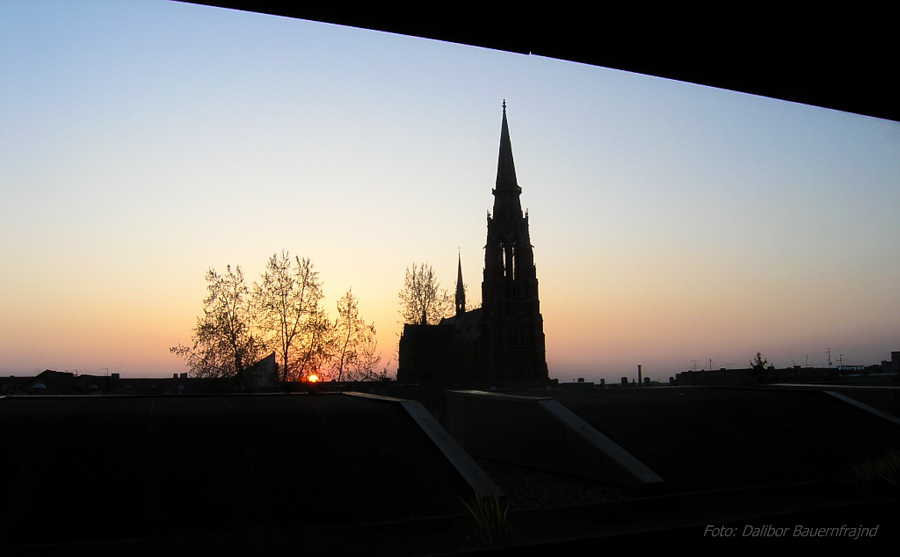 Zalazak iza crkve..

Foto: Dalibor Bauernfrajnd

Kljune rijei: katedrala konkatedrala crkva zalazak sunca