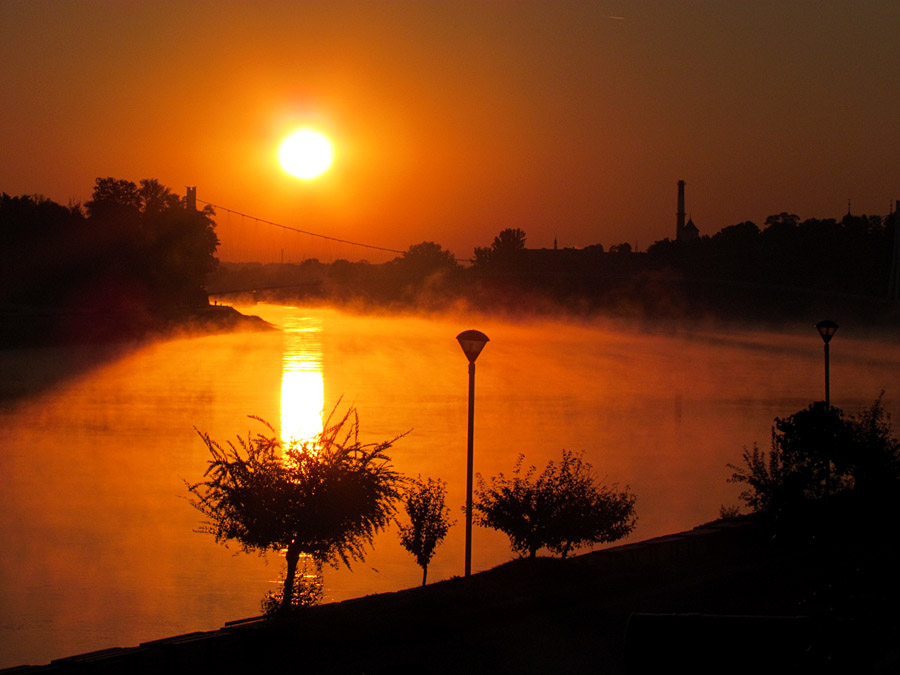 Jutro u mom gradu

Foto: Jelena Kasabai

Kljune rijei: jutro grad magla svitanje