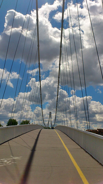 Oblaci iznad mosta

Foto: Terezija Ruuki

Kljune rijei: most drava oblaci nebo plavo
