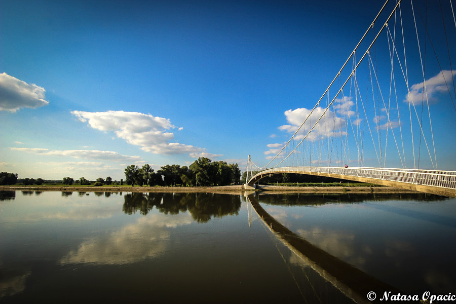 Vedar dan..

Foto: Nataa Opai

Kljune rijei: most drava oblaci nebo plavo