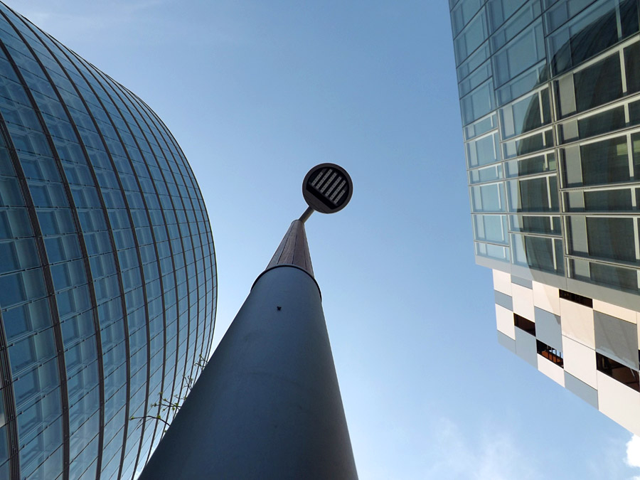 Pogled u nebo

Foto: Ivana Franji

Kljune rijei: nebo plavo oblaci neboder eurodom